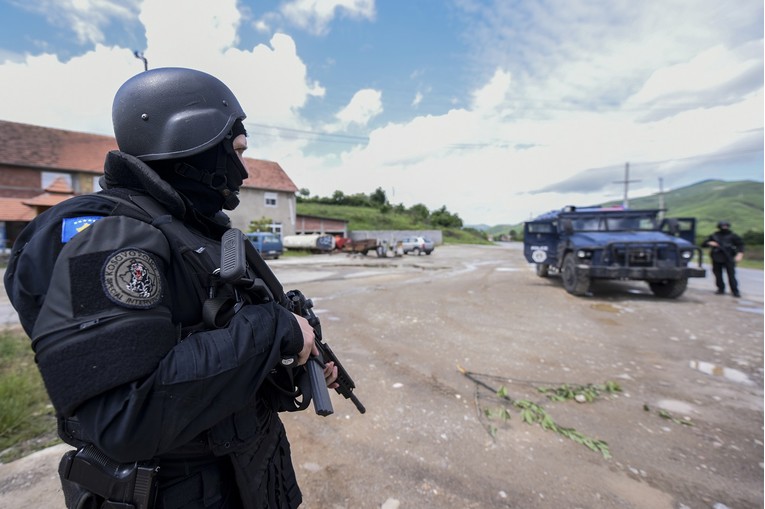 Na sjeveru Kosova ne rade dućani: Nema brašna i mlijeka zbog svađe sa Srbijom